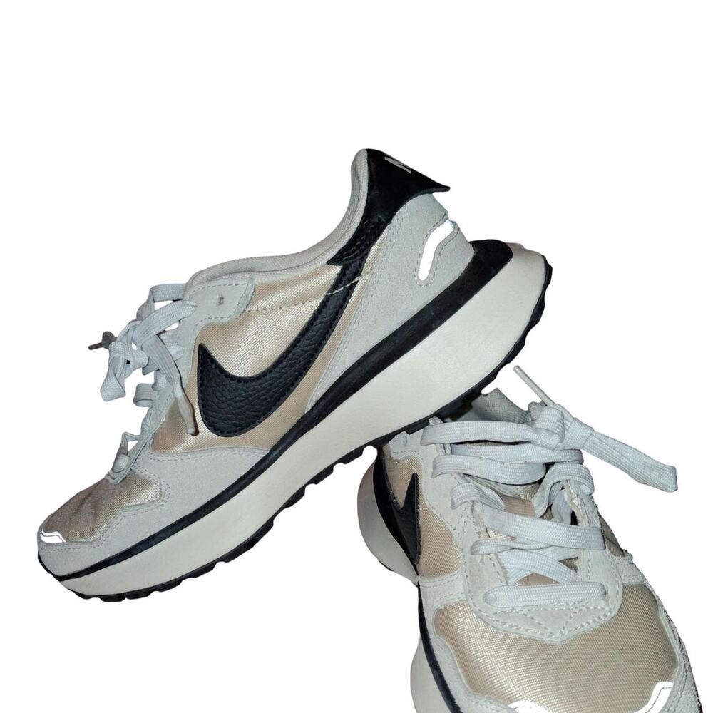 Brand New With Box Nike Women's Phoenix Waffle Sneakers Size 5.5
